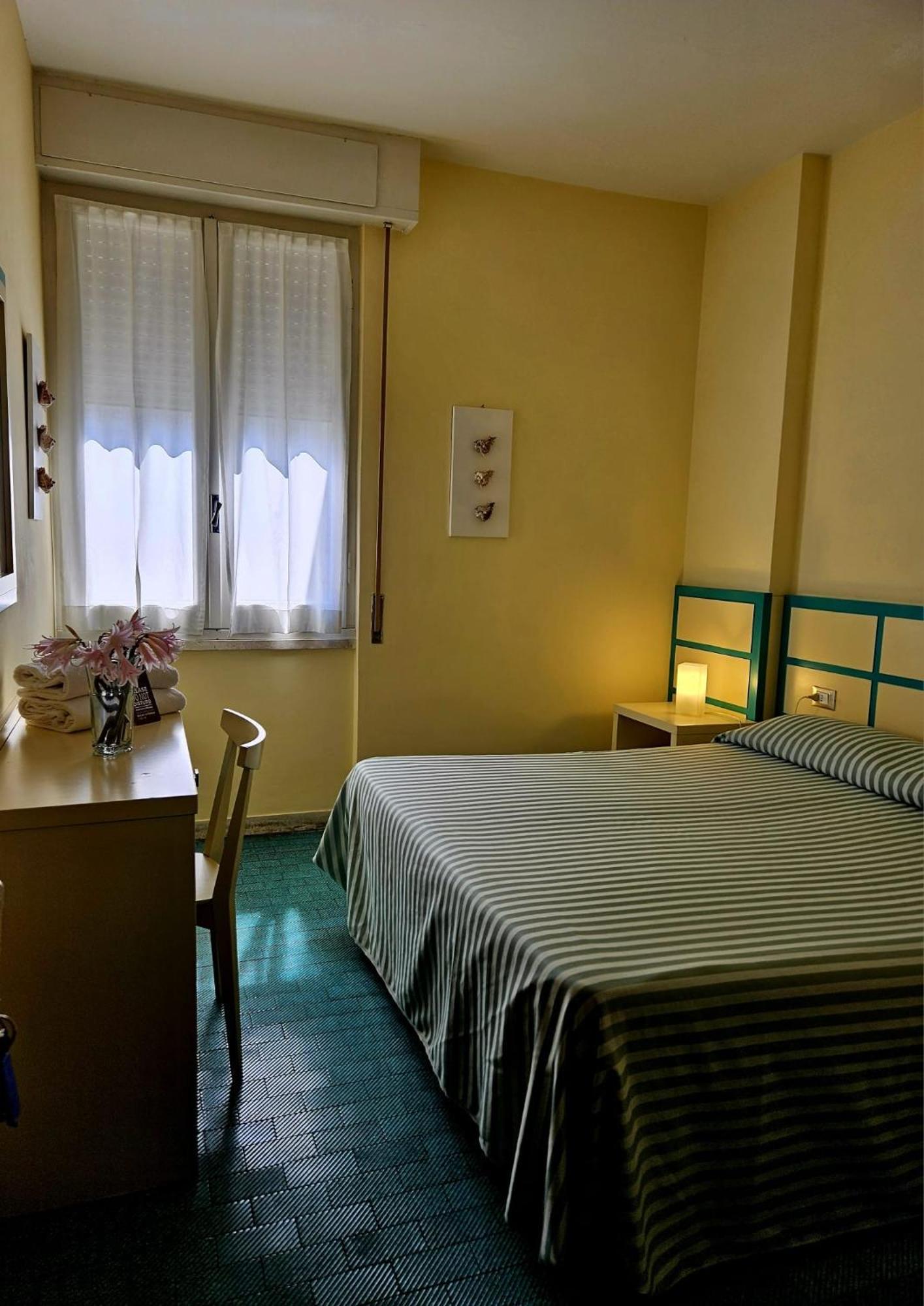 Hotel La Scogliera Кави-ди-Лаванья Экстерьер фото