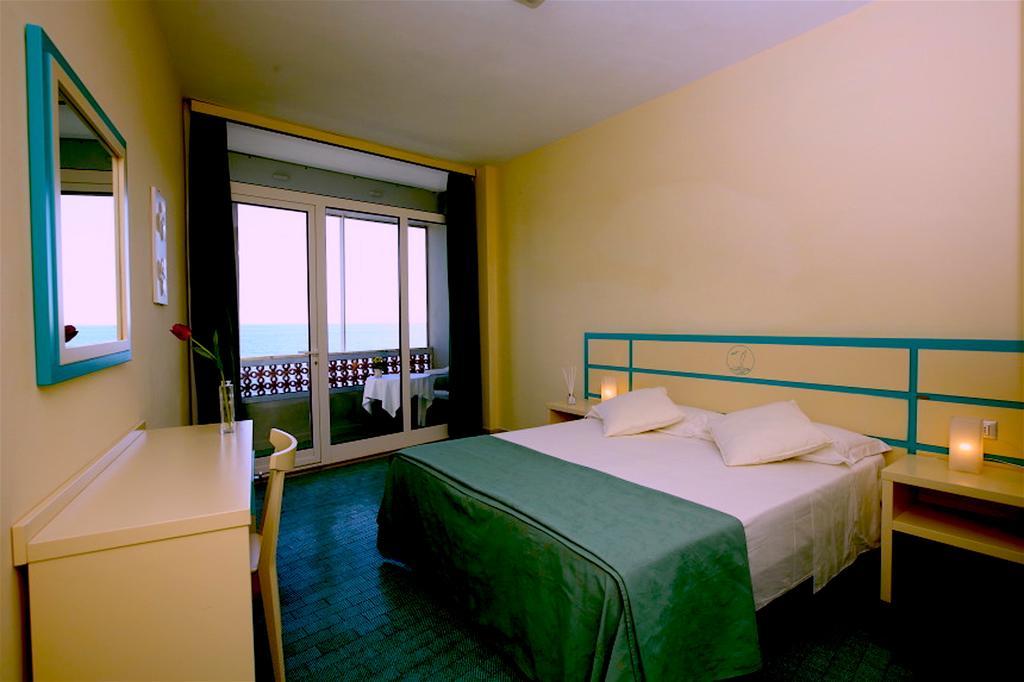 Hotel La Scogliera Кави-ди-Лаванья Экстерьер фото