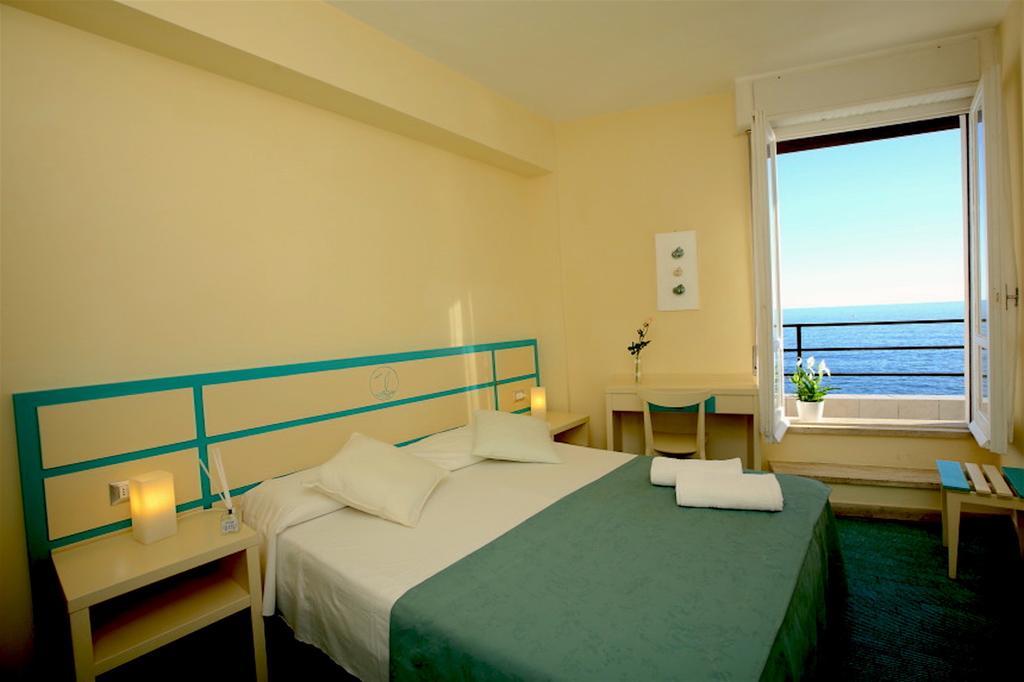 Hotel La Scogliera Кави-ди-Лаванья Экстерьер фото