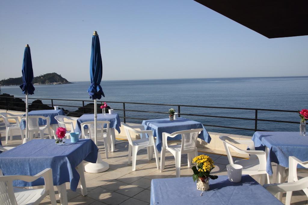 Hotel La Scogliera Кави-ди-Лаванья Экстерьер фото